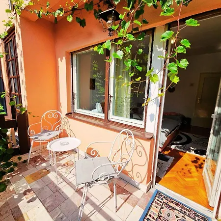 Guest house Prenociste Chardak Tuzla