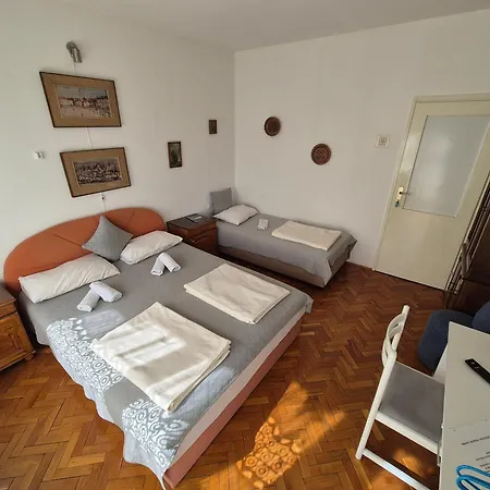 Guest house Prenociste Chardak
